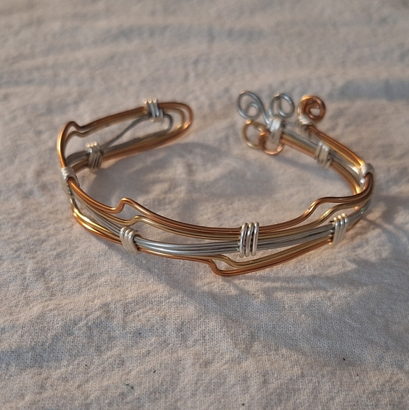 Jewelry - Mixed metals wire bracelet